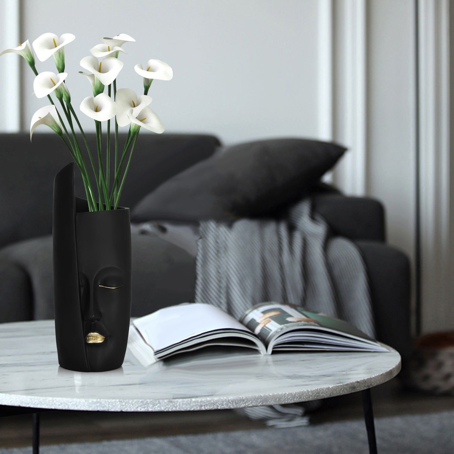 Floral vases and resin foyer ornaments